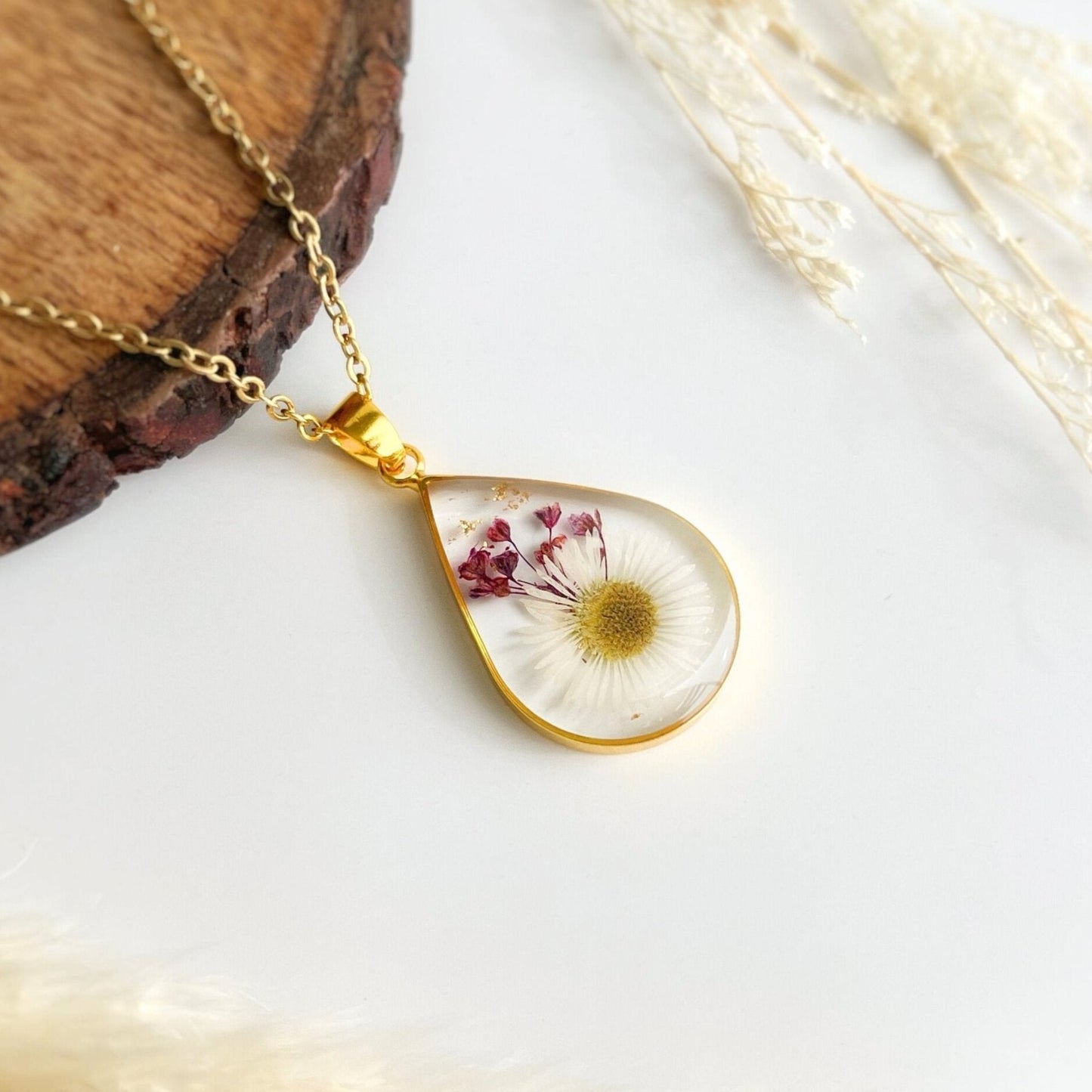 April Daisy Sweet Pea Necklace