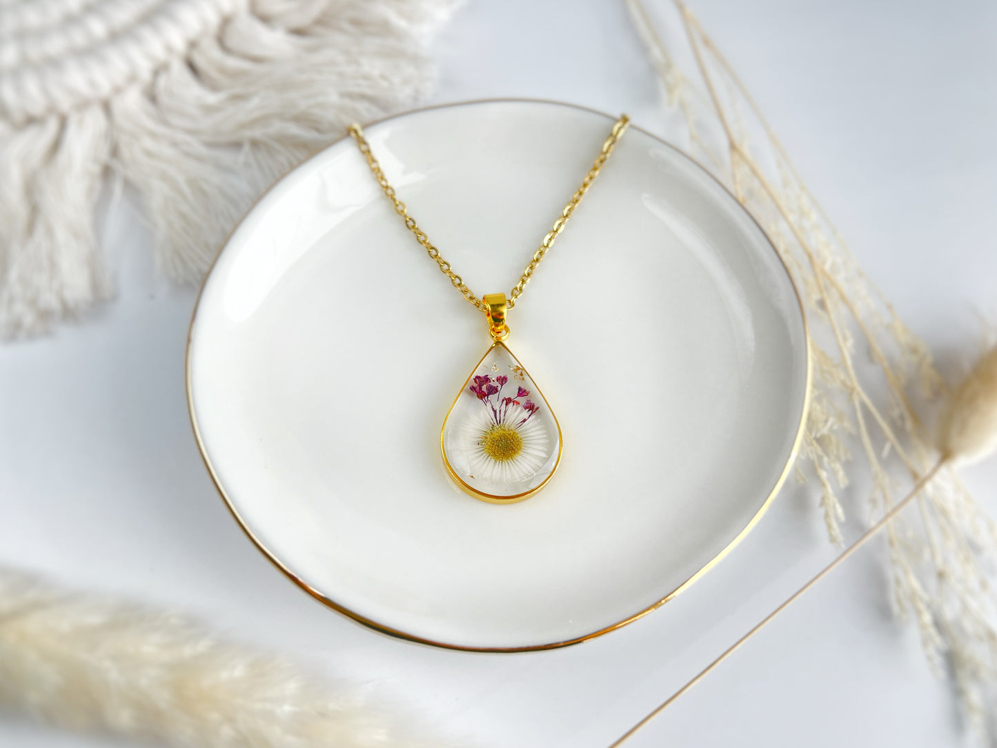 April Daisy Sweet Pea Necklace