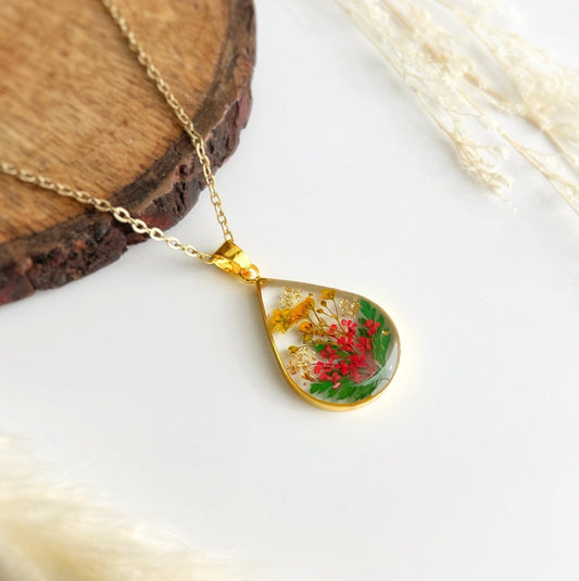 December Holly & Narcissus Necklace